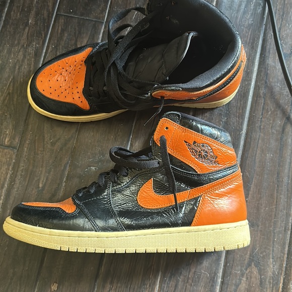 1s orange and black